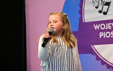 Alicja Cebula z Myśliborza z Grand Prix przeglądu muzycznego 21