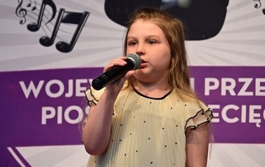 Alicja Cebula z Myśliborza z Grand Prix przeglądu muzycznego 42