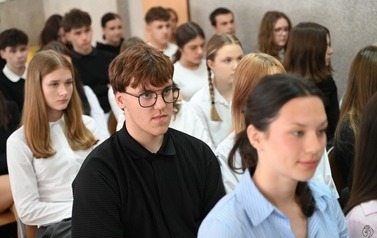 &bdquo;Nie rzucim ziemi, skąd nasz r&oacute;d&hellip;&rdquo; 8