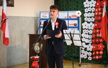 &bdquo;Nie rzucim ziemi, skąd nasz r&oacute;d&hellip;&rdquo; 16