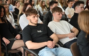 &bdquo;Nie rzucim ziemi, skąd nasz r&oacute;d&hellip;&rdquo; 17