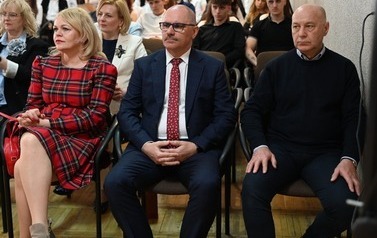&bdquo;Nie rzucim ziemi, skąd nasz r&oacute;d&hellip;&rdquo; 27