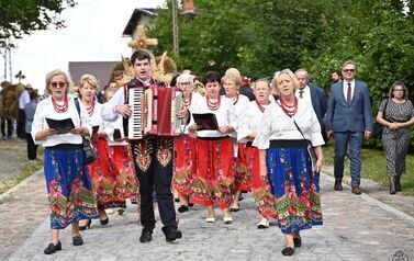 DOŻYNKI GMINNE W BIERZWNIKU 11