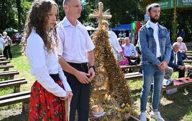 DOŻYNKI GMINNE W BIERZWNIKU 33