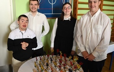 "Aktywizacja uczni&oacute;w niepełnosprawnych intelektualnie na gruncie artystycznym i sportowym"  49