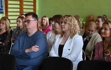 "Aktywizacja uczni&oacute;w niepełnosprawnych intelektualnie na gruncie artystycznym i sportowym"  56