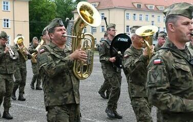Nowy dow&oacute;dca Choszczeńskiego Dywizjonu Artylerii Samobieżnej  15