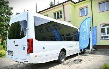 Nowy autobus dla wychowank&oacute;w Ośrodka w Suliszewie! 1