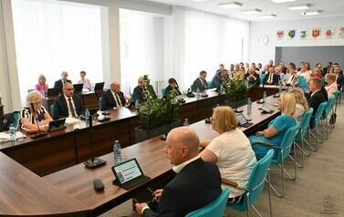 ABSOLUTORIUM I WOTUM ZAUFANIA DLA ZARZĄDU POWIATU CHOSZCZEŃSKIEGO 4