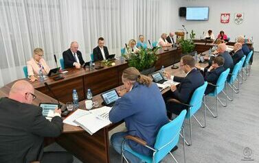 ABSOLUTORIUM I WOTUM ZAUFANIA DLA ZARZĄDU POWIATU CHOSZCZEŃSKIEGO 8
