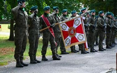 Cześć i chwała Bohaterom! 8