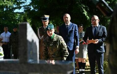 Cześć i chwała Bohaterom! 17
