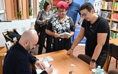 Literacki Wiecz&oacute;r z Marcinem Grzelakiem 15