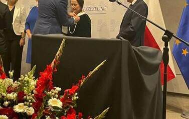 Złote medale za długoletnią służbę w oświacie 5