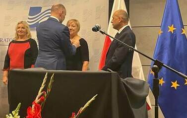 Złote medale za długoletnią służbę w oświacie 8