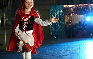 3. EPICKI BAJKOWY POKAZ MODY 12