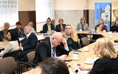 Debata powiatowa &bdquo;Kurs na rozw&oacute;j&rdquo; w Powiecie Choszczeńskim! 22