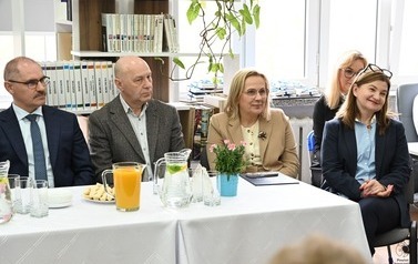 &bdquo;Poeta to ten, kt&oacute;ry widzi więcej, nawet gdy patrzy na to samo.&rdquo; 1