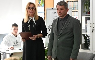 &bdquo;Poeta to ten, kt&oacute;ry widzi więcej, nawet gdy patrzy na to samo.&rdquo; 2