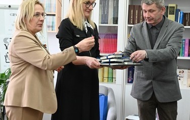 &bdquo;Poeta to ten, kt&oacute;ry widzi więcej, nawet gdy patrzy na to samo.&rdquo; 5