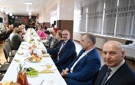 Wigilijne spotkania i jasełka w plac&oacute;wkach powiatowych 11