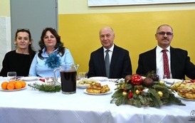 Wigilijne spotkania i jasełka w plac&oacute;wkach powiatowych 20
