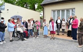 Nowy mikrobus dla Domu Pomocy Społecznej w Brzezinach 8