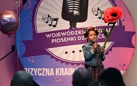Alicja Cebula z Myśliborza z Grand Prix przeglądu muzycznego 12