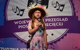 Alicja Cebula z Myśliborza z Grand Prix przeglądu muzycznego 17