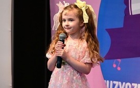 Alicja Cebula z Myśliborza z Grand Prix przeglądu muzycznego 50