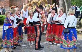 DOŻYNKI GMINNE W BIERZWNIKU 57