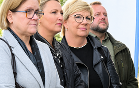 Czworo na plenerowym wydarzeniu
