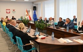 ABSOLUTORIUM I WOTUM ZAUFANIA DLA ZARZĄDU POWIATU CHOSZCZEŃSKIEGO  3