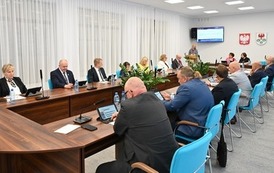 ABSOLUTORIUM I WOTUM ZAUFANIA DLA ZARZĄDU POWIATU CHOSZCZEŃSKIEGO  6