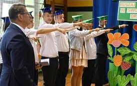 &bdquo;Edukacja to najpotężniejsza broń, jakiej możesz użyć, aby zmienić świat.&rdquo;  5