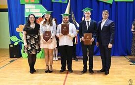 &bdquo;Edukacja to najpotężniejsza broń, jakiej możesz użyć, aby zmienić świat.&rdquo;  6