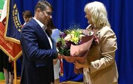 &bdquo;Edukacja to najpotężniejsza broń, jakiej możesz użyć, aby zmienić świat.&rdquo;  12