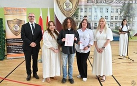 &bdquo;Edukacja to najpotężniejsza broń, jakiej możesz użyć, aby zmienić świat.&rdquo;  18
