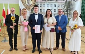 &bdquo;Edukacja to najpotężniejsza broń, jakiej możesz użyć, aby zmienić świat.&rdquo;  23