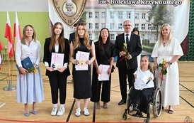 &bdquo;Edukacja to najpotężniejsza broń, jakiej możesz użyć, aby zmienić świat.&rdquo;  29
