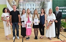 &bdquo;Edukacja to najpotężniejsza broń, jakiej możesz użyć, aby zmienić świat.&rdquo;  30