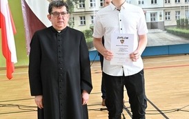 &bdquo;Edukacja to najpotężniejsza broń, jakiej możesz użyć, aby zmienić świat.&rdquo;  36