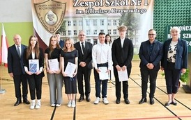 &bdquo;Edukacja to najpotężniejsza broń, jakiej możesz użyć, aby zmienić świat.&rdquo;  39
