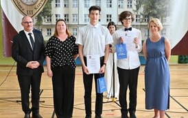 &bdquo;Edukacja to najpotężniejsza broń, jakiej możesz użyć, aby zmienić świat.&rdquo;  40