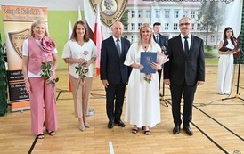 &bdquo;Edukacja to najpotężniejsza broń, jakiej możesz użyć, aby zmienić świat.&rdquo;  45