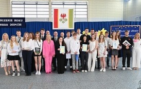&bdquo;Edukacja to najpotężniejsza broń, jakiej możesz użyć, aby zmienić świat.&rdquo;  49