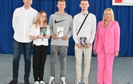 &bdquo;Edukacja to najpotężniejsza broń, jakiej możesz użyć, aby zmienić świat.&rdquo;  56