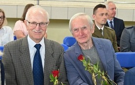 &bdquo;Edukacja to najpotężniejsza broń, jakiej możesz użyć, aby zmienić świat.&rdquo;  59