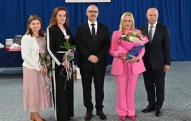 &bdquo;Edukacja to najpotężniejsza broń, jakiej możesz użyć, aby zmienić świat.&rdquo;  71
