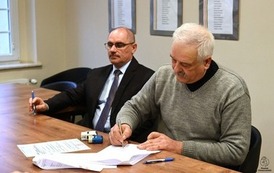 Podpisanie um&oacute;w na realizację przewoz&oacute;w autobusowych 5